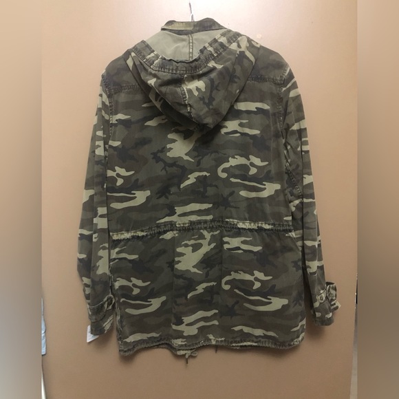 Talula Light Weight Hooded Camo Jacket - Picture 2 of 6
